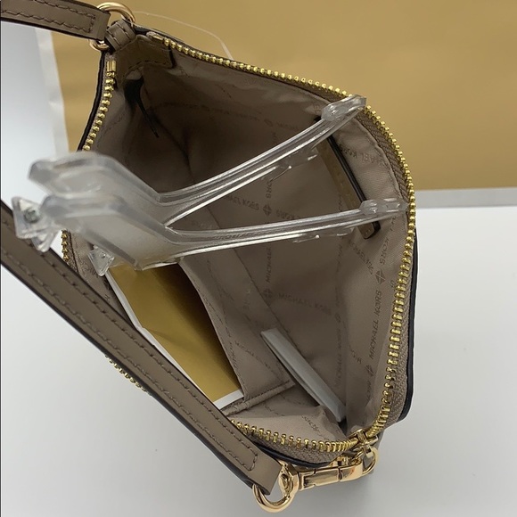 MICHAEL KORS FULTON LG TZ WRISTLET LEATHER TRUFFLE - Picture 11 of 16